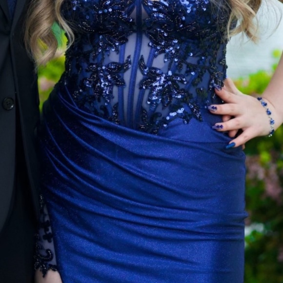- Elegant Blue Sequin Prom Dress with Glitter - Picture 4 of 4